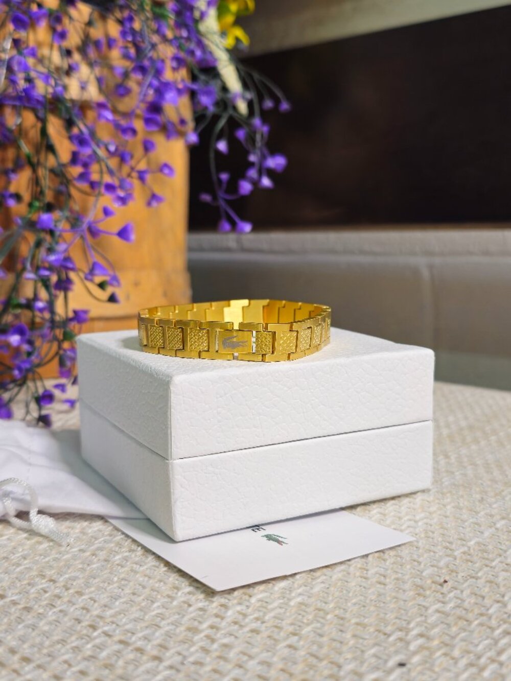 Gold Metropole Bracelet – Croc Emblem Detail